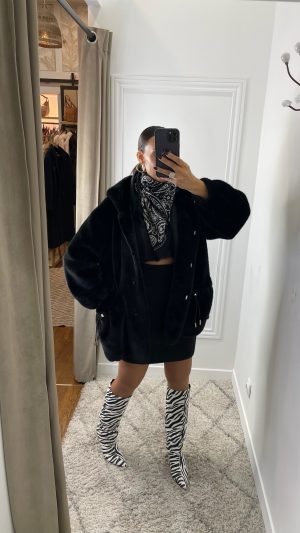 Manteau fausse fourrure poches élastiques noir