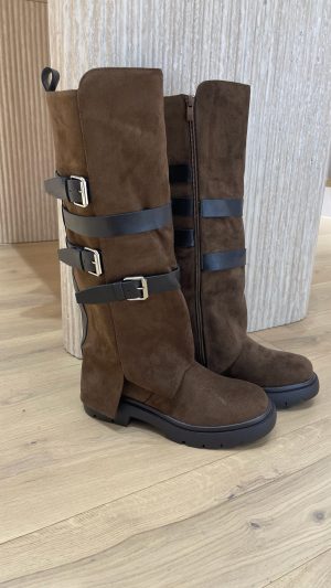 Bottes plates avec boucles