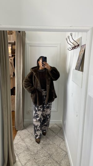 Manteau fausse fourrure poches élastiques marron